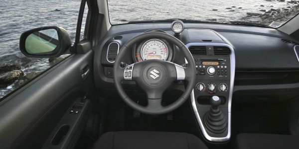 Suzuki-Splash-monospace-06_header1000x500.jpg
