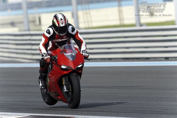 146_1202+2012-ducati-1199-panigale-wallpaper-10+.jpg