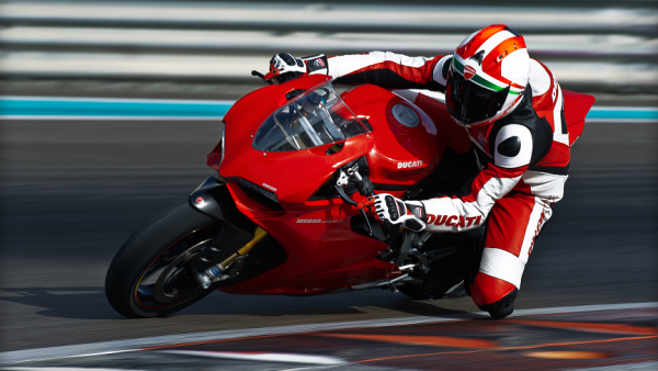 SBK-1199Panigale-S_2012_Amb-AD_R_04_1920x1080.mediagallery_output_image_[1920x1080].png