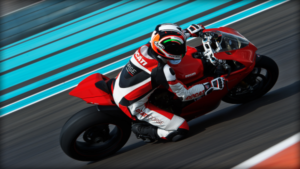 SBK-1199Panigale-S_2012_Amb-AD_R_08_1920x1080.mediagallery_output_image_[1920x1080].png