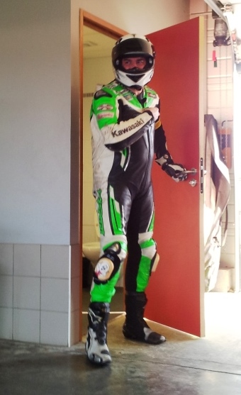 stand 4.jpg